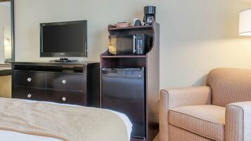 Premium bedding, down comforters, iron/ironing board, free WiFi