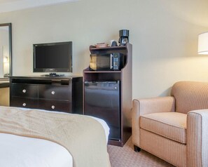 Premium bedding, down comforters, iron/ironing board, free WiFi