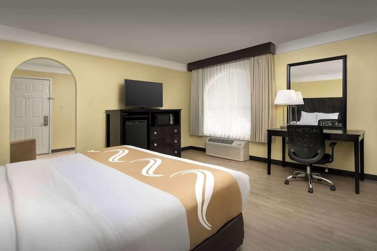 Premium bedding, down comforters, iron/ironing board, free WiFi
