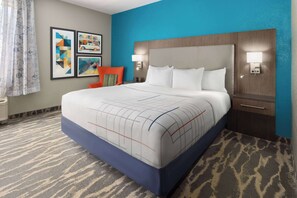 Pillowtop-Betten, Schreibtisch, Verdunkelungsvorhänge