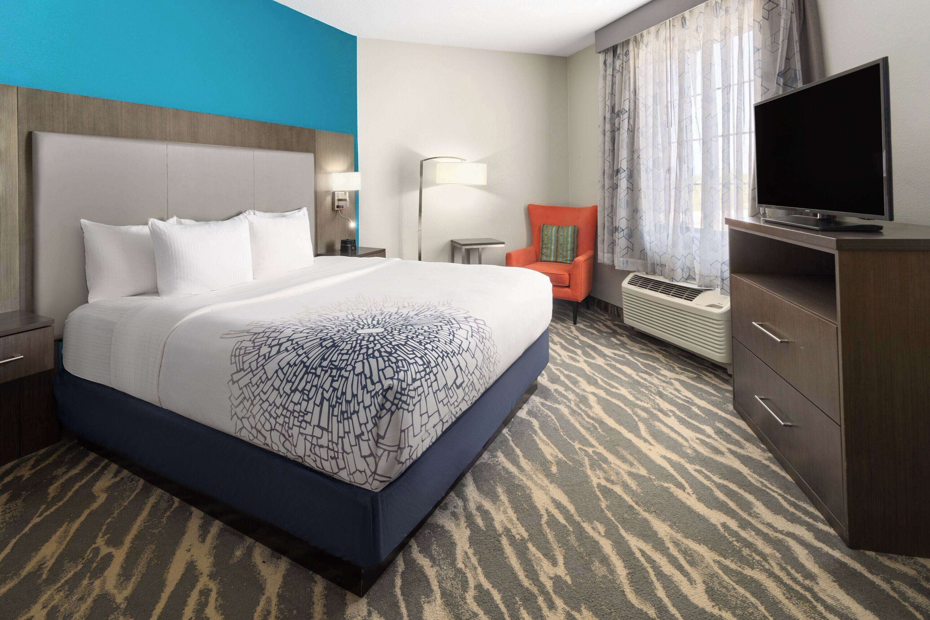 presidential suite, 1 king bed, non smoking | pillow-top beds, desk, blackout curtains, iron/ironing board