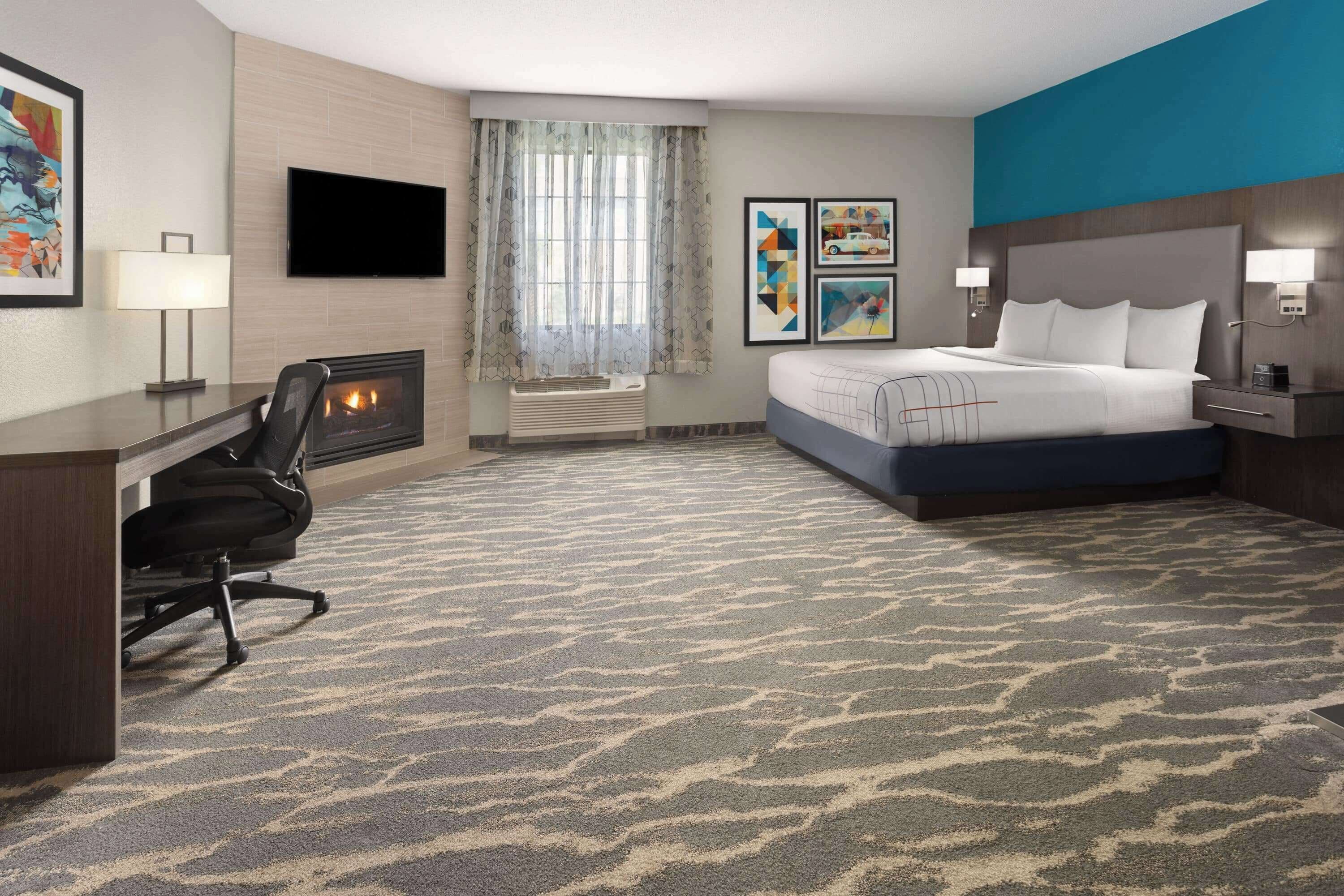 Deluxe Room, 1 King Bed, Non Smoking, Fireplace | Pillow-top beds, desk, blackout curtains, iron/ironing board