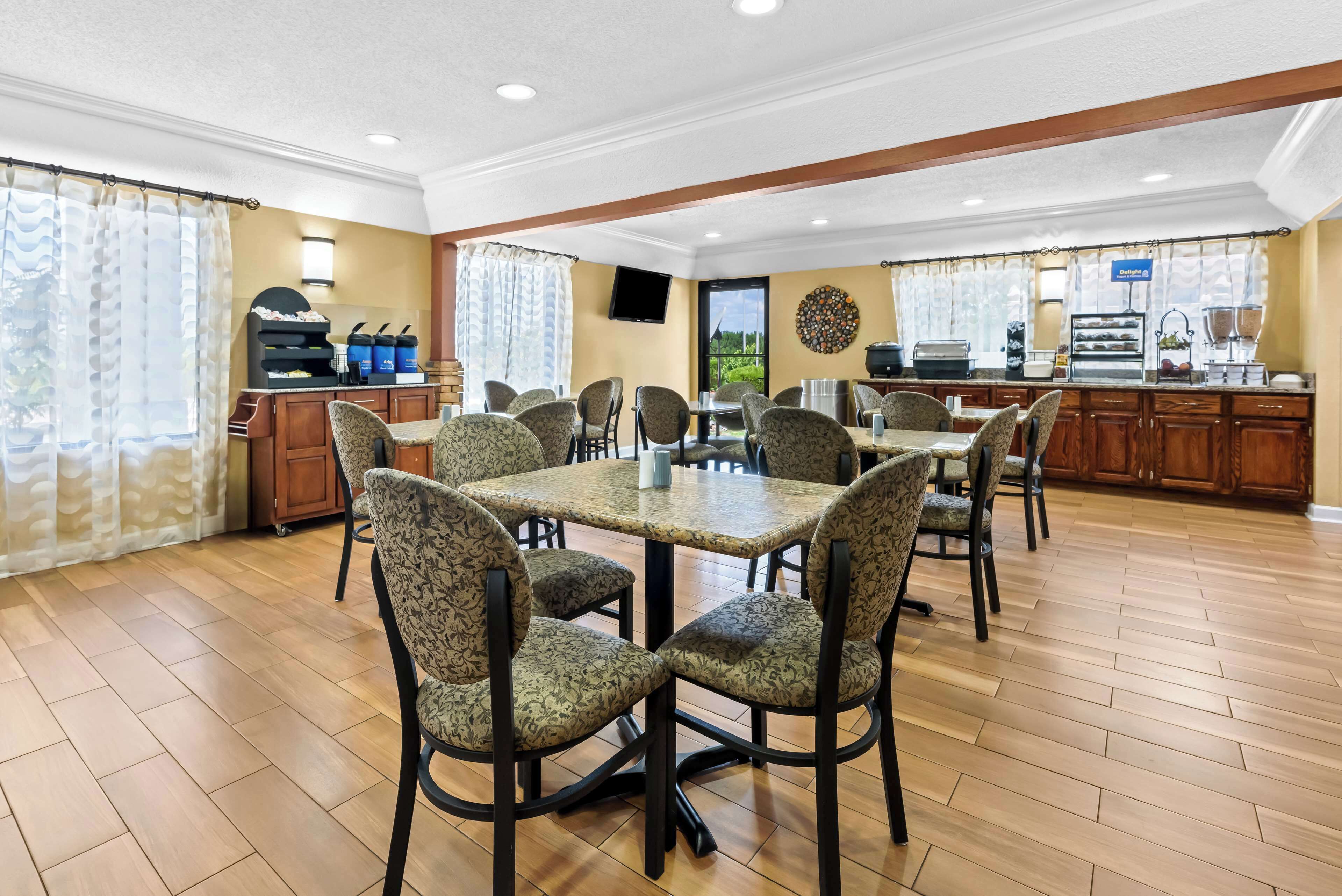 free daily continental breakfast