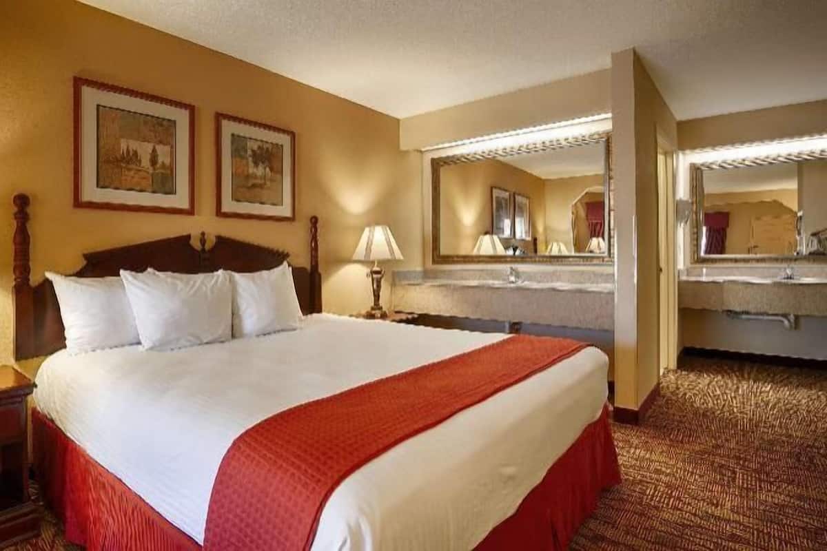 Desk, laptop workspace, iron/ironing board, cribs/infant beds