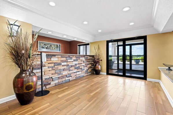 Lobby - Best Western Inn (Clanton)