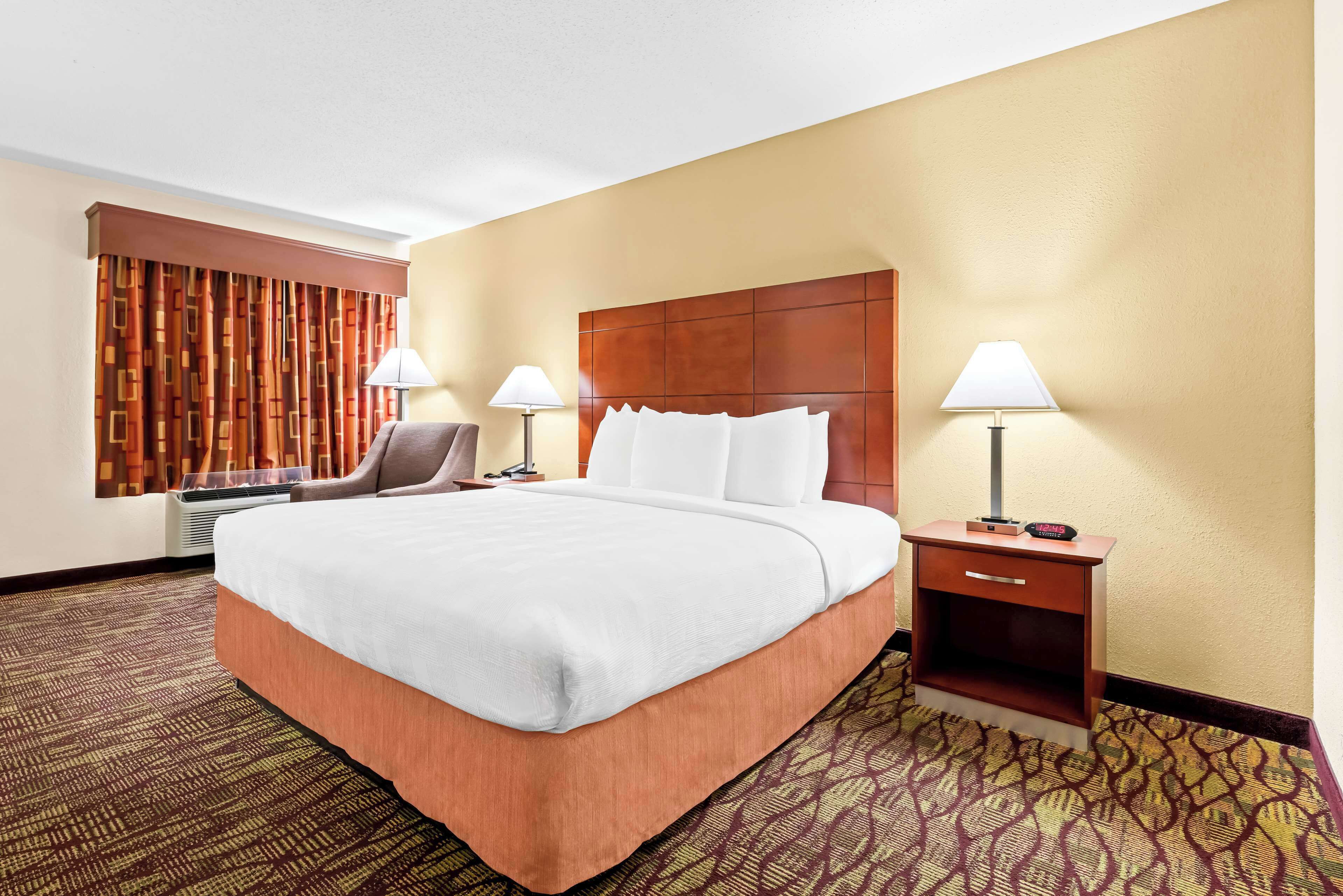 desk, laptop workspace, iron/ironing board, cots/infant beds