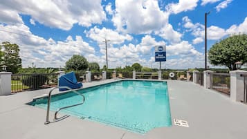 季節性室外游泳池