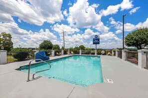 Piscina externa sazonal