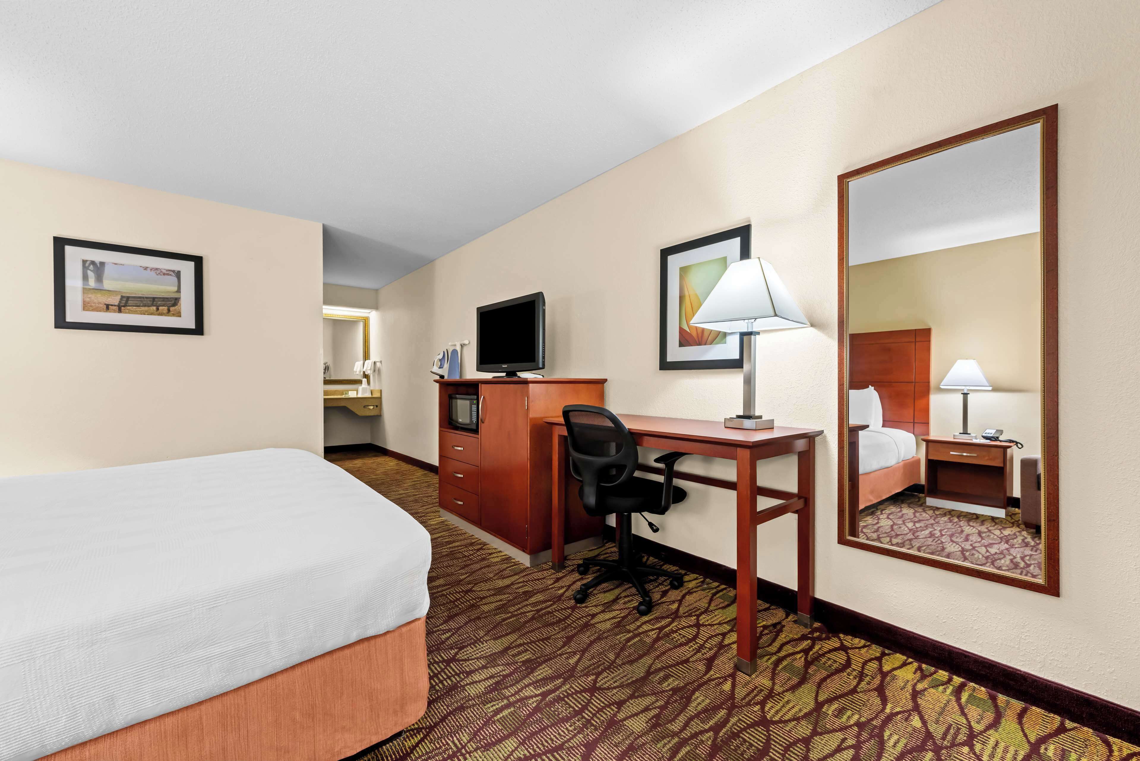 desk, laptop workspace, iron/ironing board, cots/infant beds