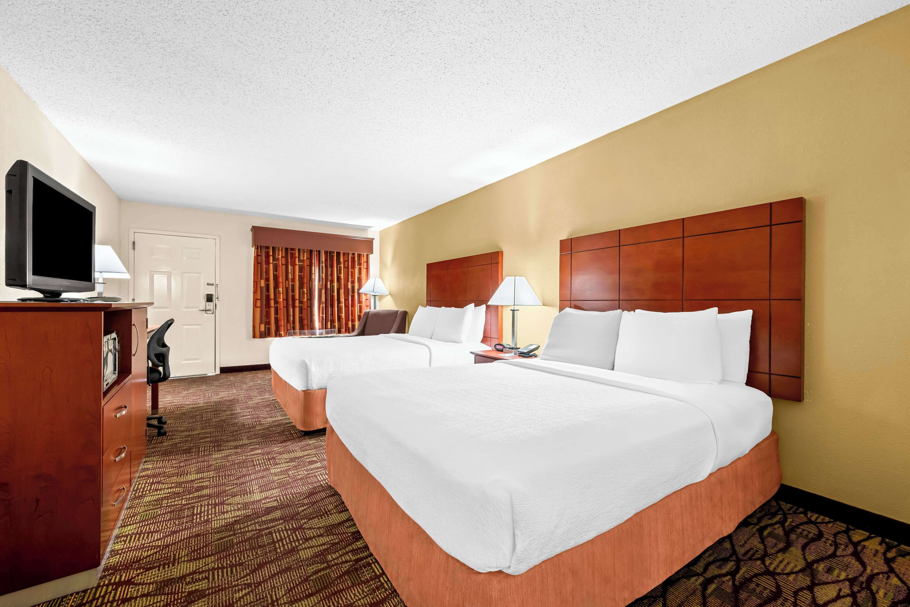 desk, laptop workspace, iron/ironing board, cots/infant beds