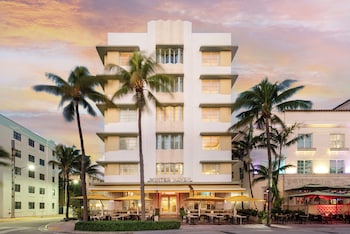 Hotel exterior and entrance at Eurostars Winter Haven