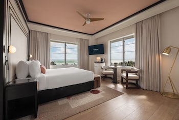 1 bedroom, premium bedding, in-room safe, desk at Eurostars Winter Haven