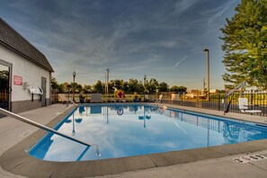 Seasonal outdoor pool, pool umbrellas, sun loungers