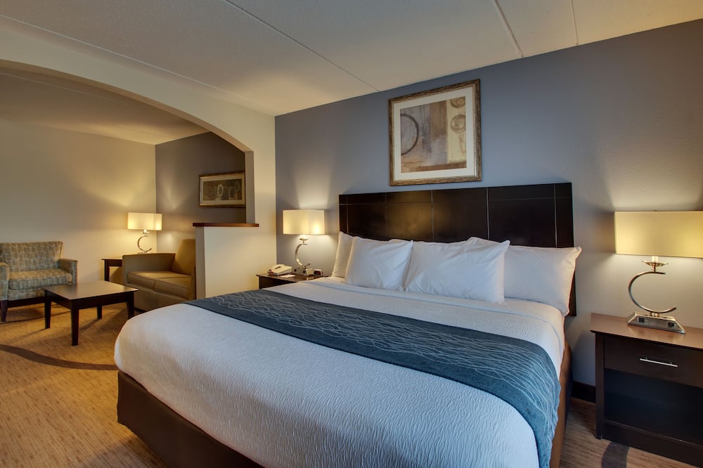 Greenfield Inn & Suites Owensboro, KY Airport