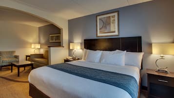 Superior Suite, 1 King Bed (Non-Smoking Standard Suite) | Desk, blackout curtains, iron/ironing board, free WiFi