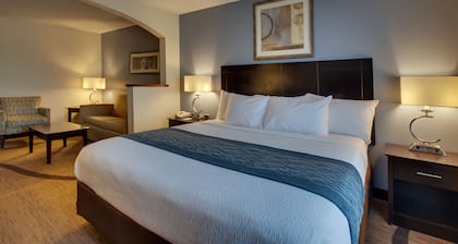 Greenfield Inn & Suites Owensboro, KY Airport