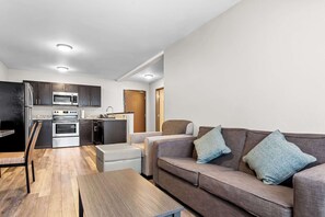 Standard Apartment, 1 King Bed with Sofa bed, Non Smoking, Kitchen (with Sofabed) | Hypo-allergenic bedding, in-room safe, desk, laptop workspace