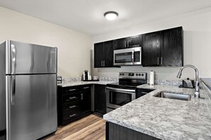 Standard Apartment, 1 King Bed with Sofa bed, Non Smoking, Kitchen (with Sofabed) | Private kitchen