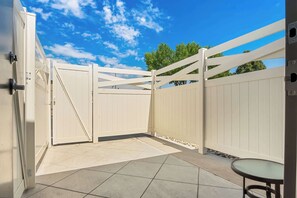 Rom – standard, 1 queensize-seng, ikke-røyk, terrasse | Romfasilitet