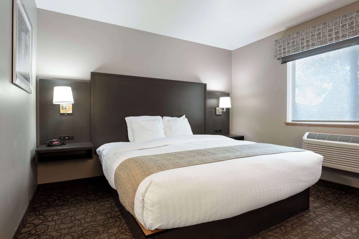 1 bedroom, hypo-allergenic bedding, in-room safe, desk