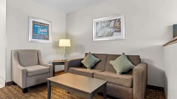 Hypo-allergenic bedding, in-room safe, desk, laptop workspace