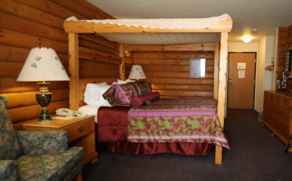 Tabla de planchar con plancha, wifi, ropa de cama