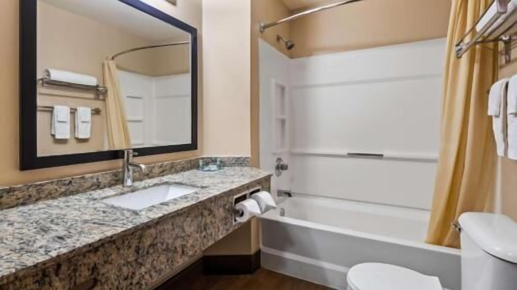 Baño | Ducha y bañera combinadas y cabezal de ducha con hidromasaje