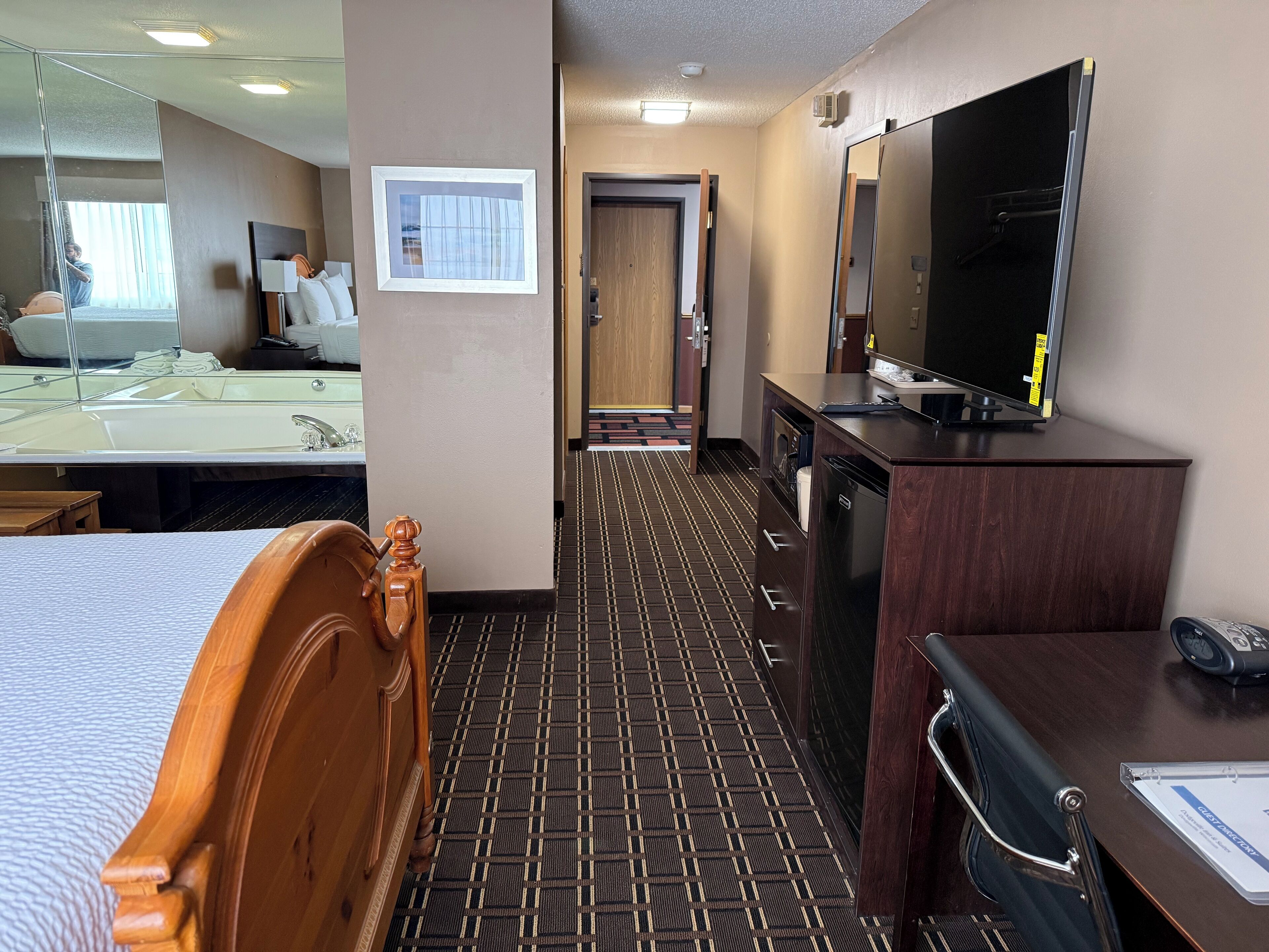 Standaard kamer, 1 queensize bed, niet-roken, koelkast en magnetron (Theme Room) | Een strijkplank/strijkijzer, wifi, beddengoed