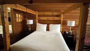 Quarto standard, 1 cama Queen, para não fumantes, banheira de hidromassagem (Theme Room) | Ferros/tábuas de passar roupa, Wi-Fi (sobretaxa), roupa de cama