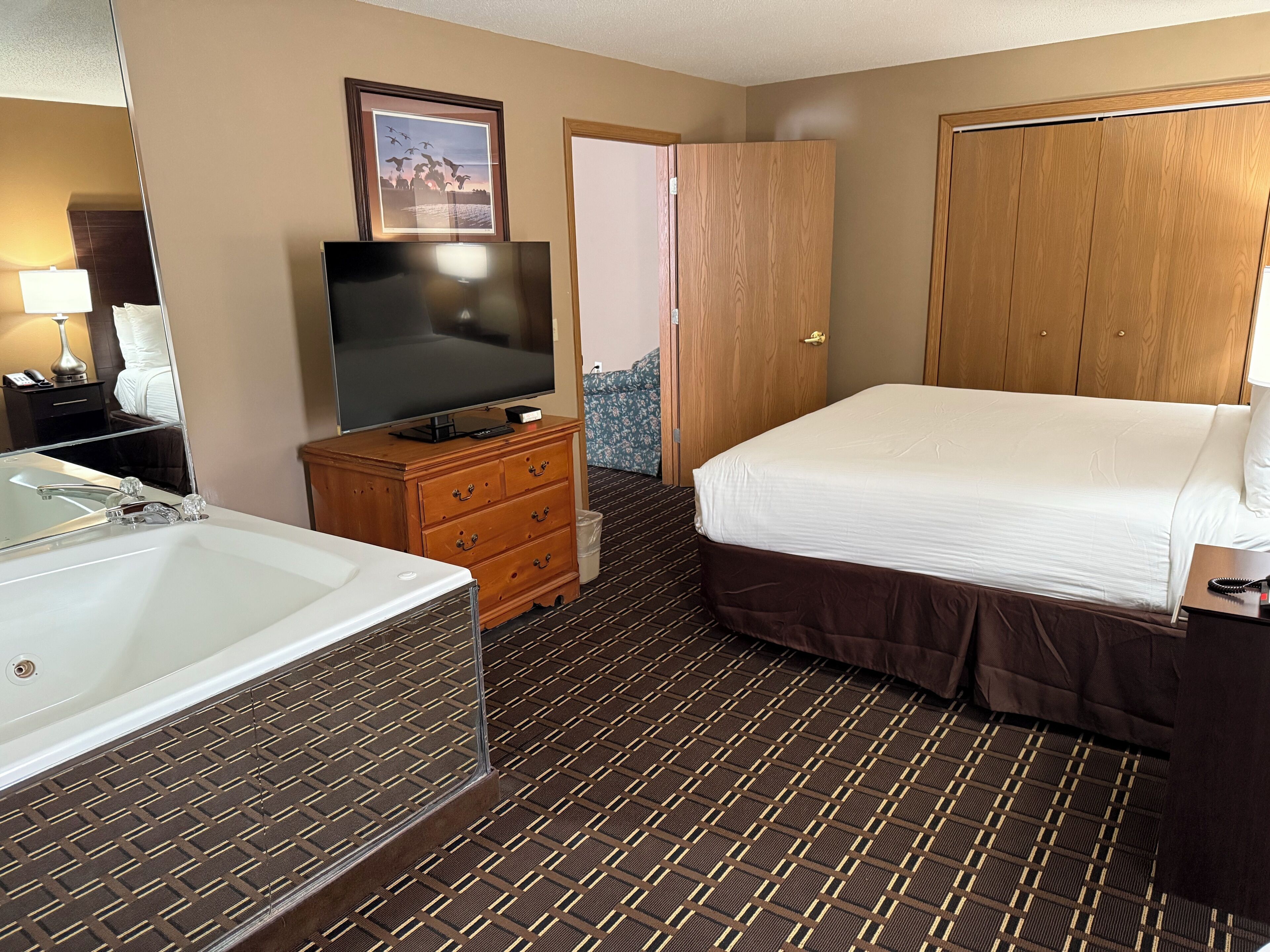 Sviitti, 1 suuri parisänky, tupakointi kielletty, poreamme (with Sofabed) | Silitysrauta/-lauta, Wi-Fi, vuodevaatteet