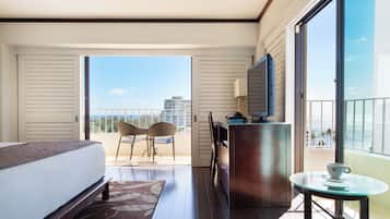 Premium Room, 1 King Bed, Ocean View, Corner | Premium bedding, pillowtop beds, in-room safe, desk