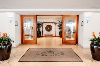 Hotel exterior and entrance at Lotus Honolulu at Diamond Head