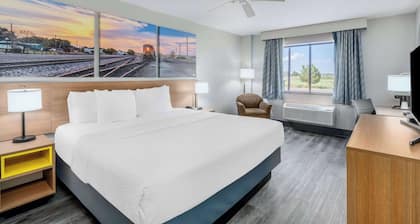 Days Inn by Wyndham Lamar