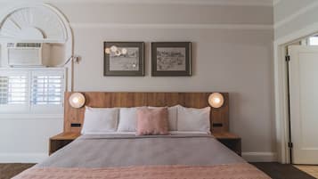 Standard Room, 1 King Bed | In-room safe, blackout drapes, iron/ironing board, free WiFi