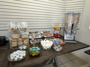 Free daily continental breakfast 