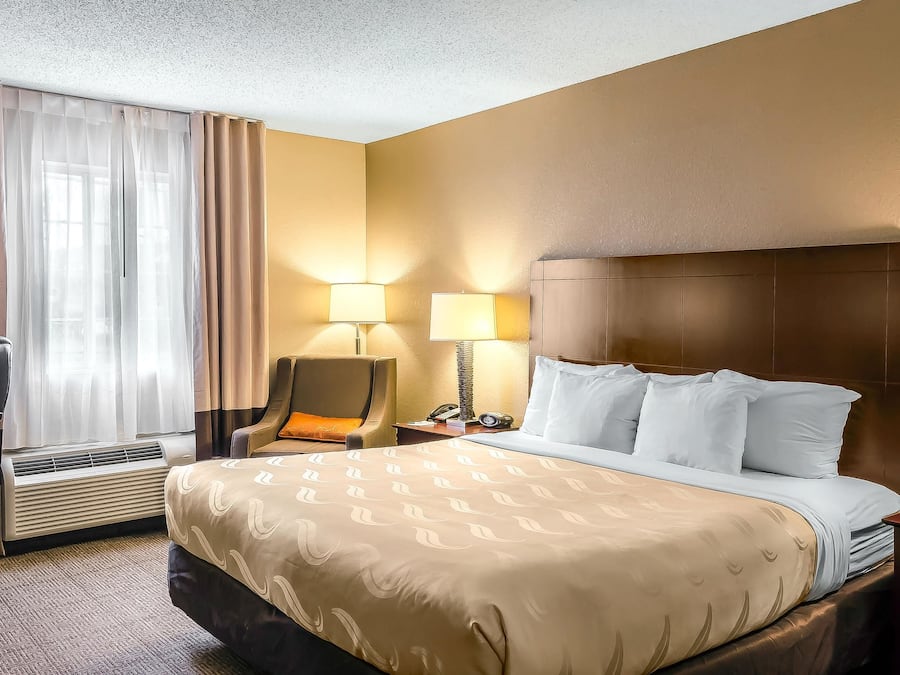 Accessible Room King Bed Non Smoking | Premium bedding, desk, soundproofing, iron/ironing board