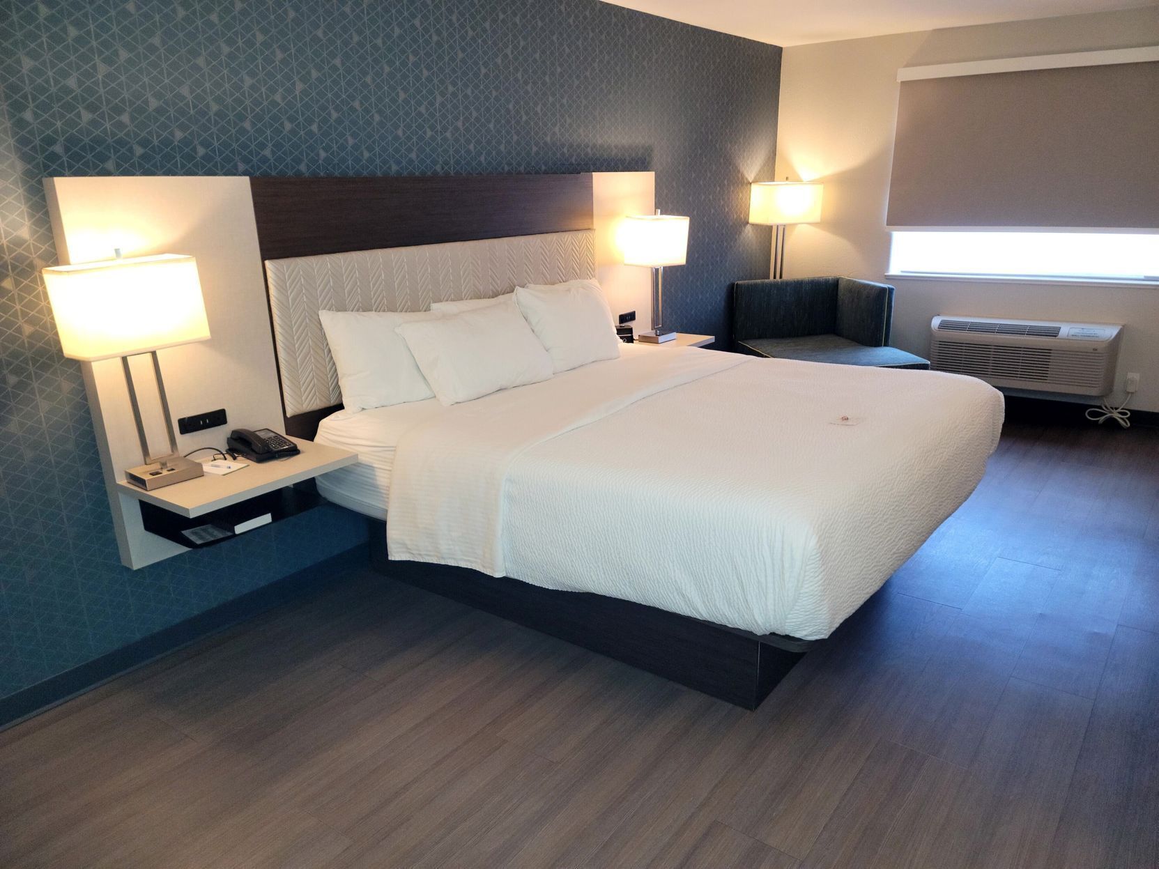 Premium bedding, desk, iron/ironing board, free cribs/infant beds