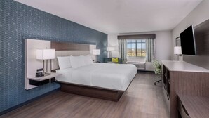 A modern hotel room with a large bed, a desk, a TV, and a window with a view. - La Quinta Inn & Suites by Wyndham Santa Rosa (Santa Rosa)