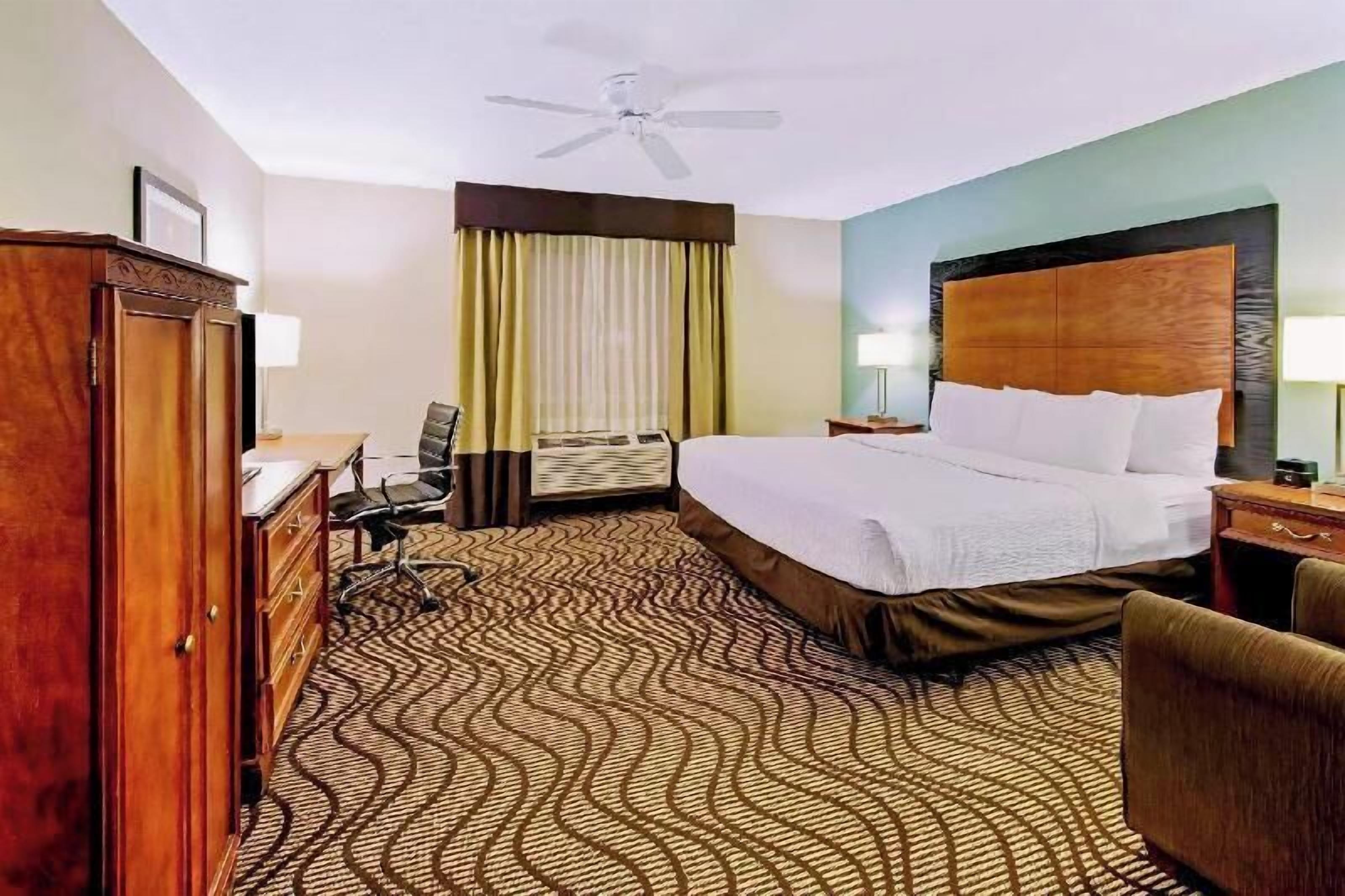 Premium bedding, desk, iron/ironing board, free cribs/infant beds