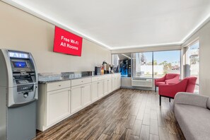 Lobby lounge - Red Roof Inn Kissimmee (Kissimmee)