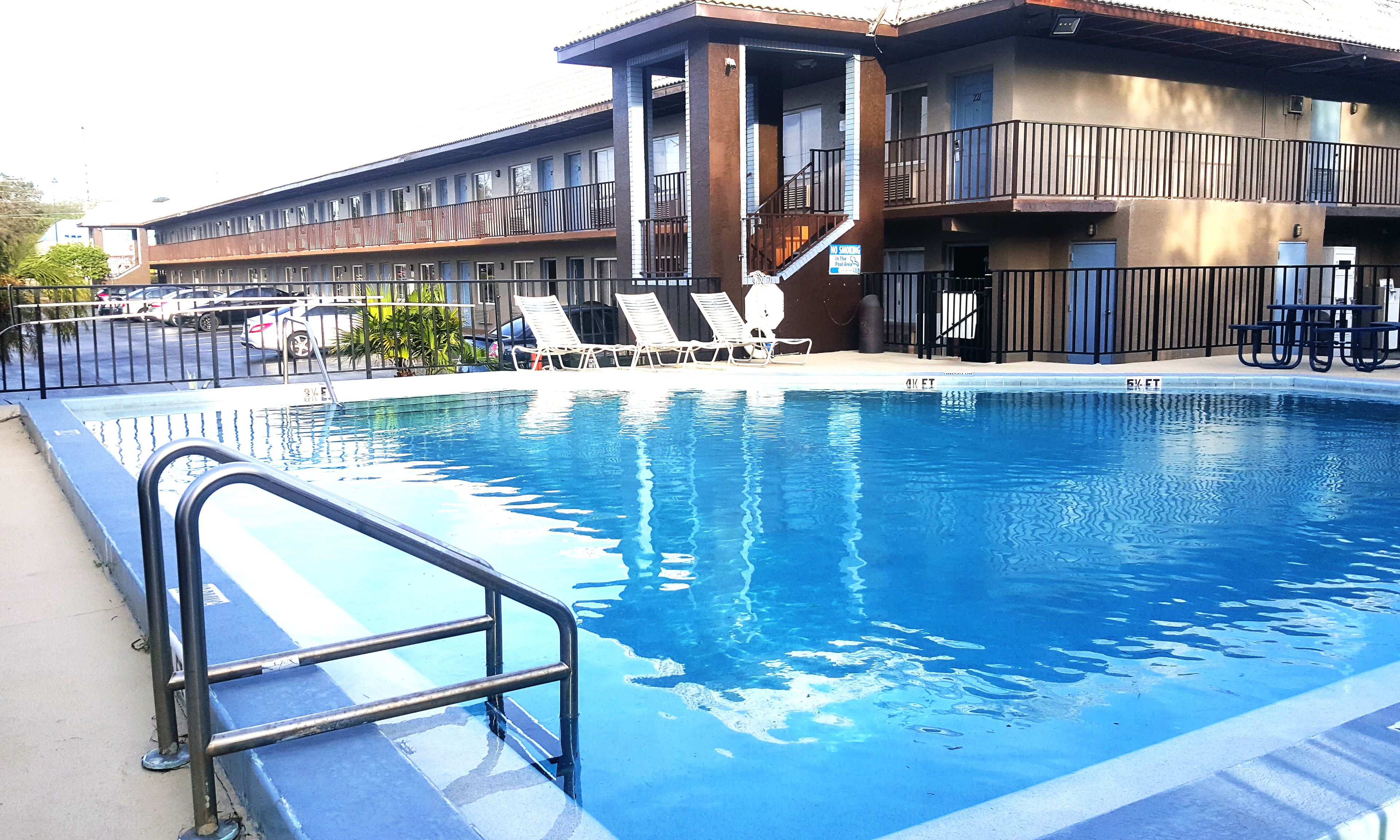 Rodeway Inn Maingate Central