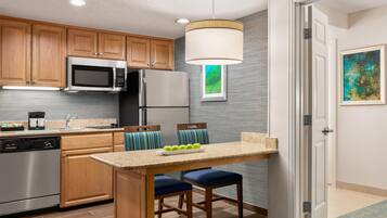 Suite, 2 camas de matrimonio, no fumadores | Cocina privada | Frigorífico grande, microondas, placa de cocina y lavavajillas