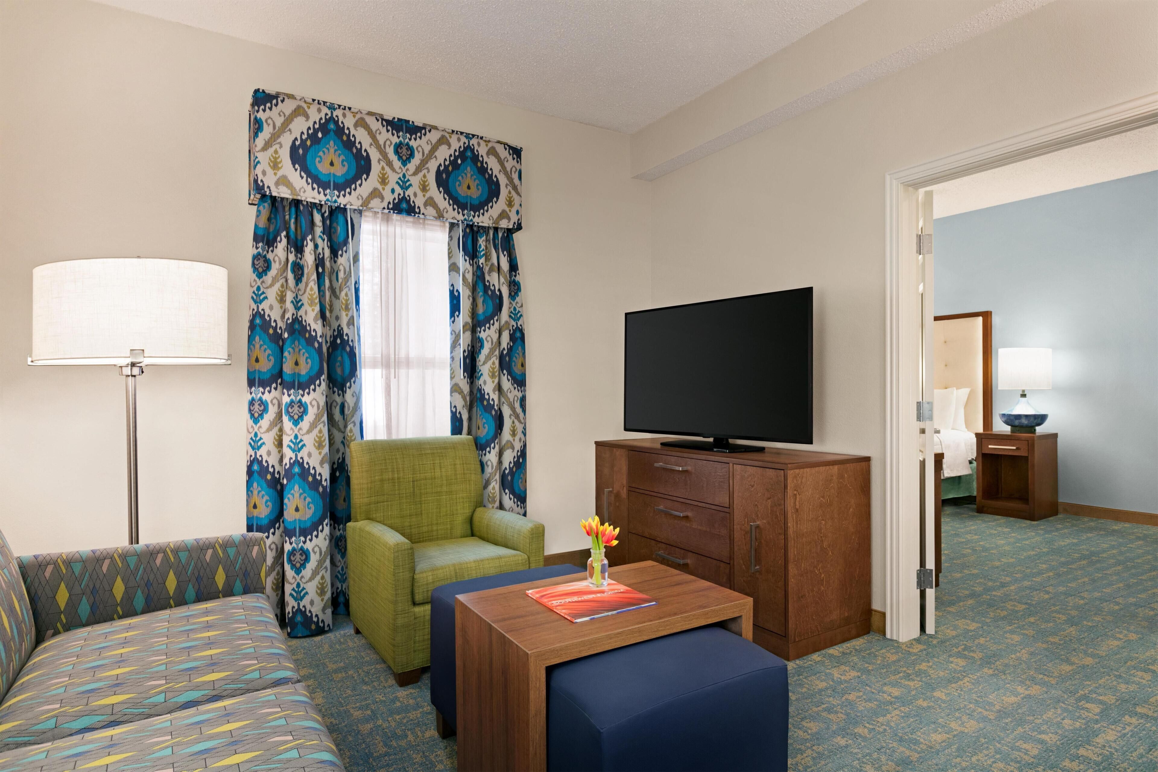 Suite,One Queen Accessible BathTub Nonsmoking | 1 bedroom, pillowtop beds, desk, laptop workspace