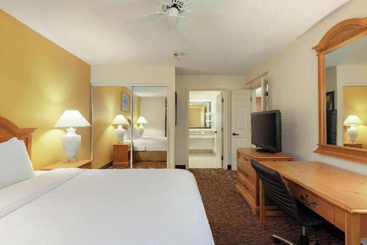 1 slaapkamer, pillowtop-bedden, een bureau, een laptopwerkplek