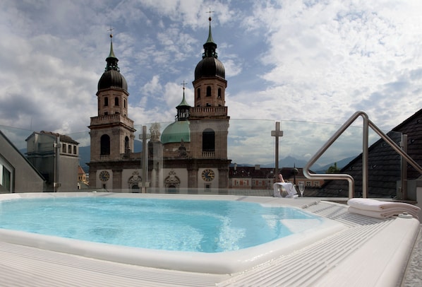 Bain à remous extérieur