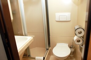 Double Room Single Use | Bathroom - Hotel Goldene Krone (Innsbruck)