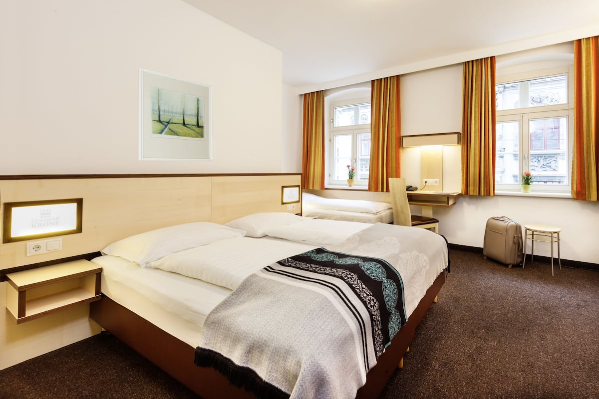 pillow-top beds, desk, soundproofing, cots/infant beds