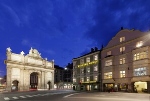Fassade der Unterkunft – Abend/Nacht