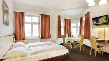 Schreibtisch, schallisolierte Zimmer, kostenloses WLAN, Bettwäsche