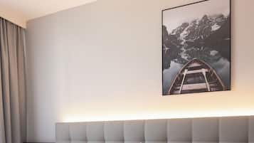 Classic Double Room | Hypo-allergenic bedding, in-room safe, desk, blackout drapes